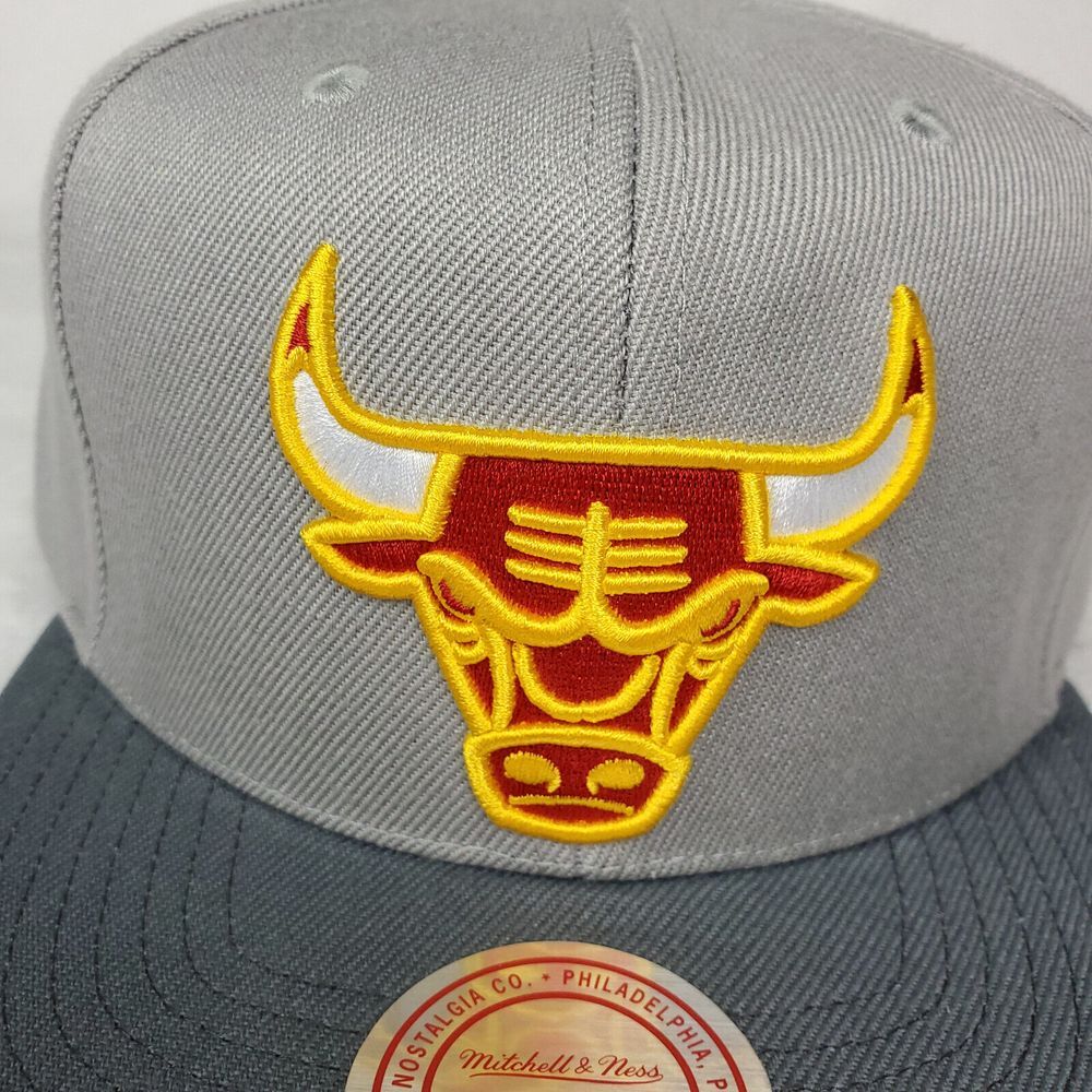 Chicago Bulls Mitchell & Ness NBA Snapback Hat Cap Red Yellow 3D Logo Gray NWT - Picture 3 of 9